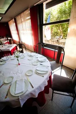 Un restaurante o sitio para comer en Hotel Fornos
