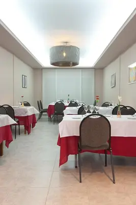 Un restaurante o sitio para comer en Hotel Fornos