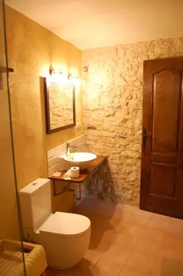 Un baño de Ca l'Estruch