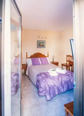 Cama o camas de una habitación en Apartamentos Maribel