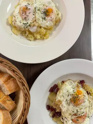Comida en o cerca de este hotel
