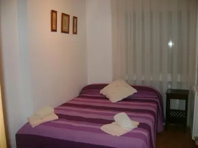 Cama o camas de una habitación en Apartamentos Pirineos Ordesa II