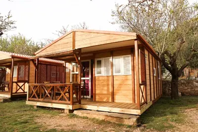 Edificio en el que se encuentra el camping