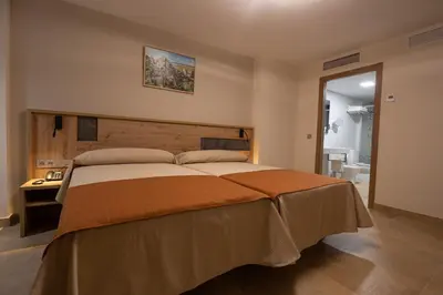 Cama o camas de una habitación en Hostal Las Grullas