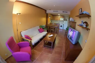 Una televisión o centro de entretenimiento en Apartamentos Turmo