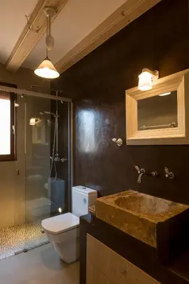 Un baño de La Caseta de Porrera