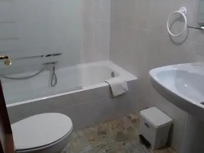 Un baño de Hostal Restaurante el Cazador