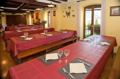 Un restaurante o sitio para comer en Alberg Rural Ca l'Anton