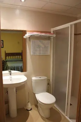Un baño de Hostal Casa Perico