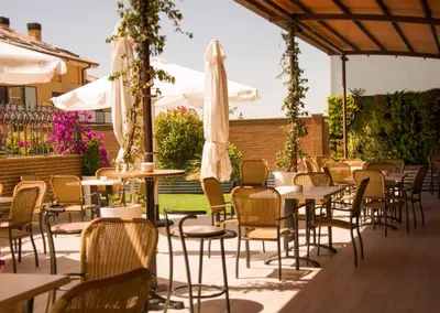Un restaurante o sitio para comer en Hotel Villa de Larraga