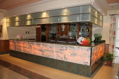 El salón o zona de bar de Hotel Villa de Larraga