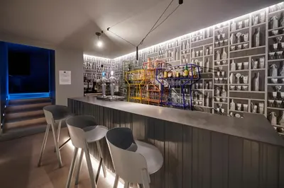El salón o zona de bar de Hostal Lola