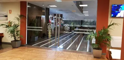 Una televisión o centro de entretenimiento en Norte Hotel