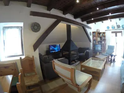 Una televisión o centro de entretenimiento en Alacran Home