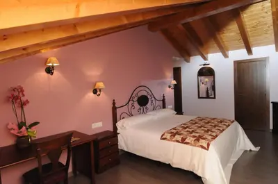 Cama o camas de una habitación en Allotjament Rural La Comella