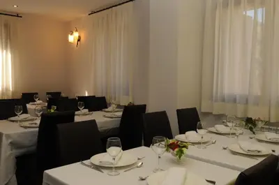 Un restaurante o sitio para comer en Allotjament Rural La Comella