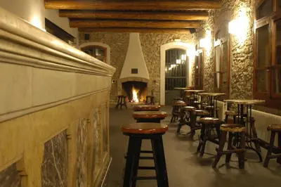 Un restaurante o sitio para comer en Hotel Restaurante Port d'Ager