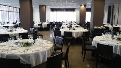 Un restaurante o sitio para comer en Sercotel Hola Tafalla