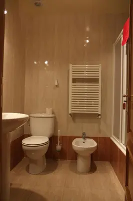 Un baño de Hostal La Plaza