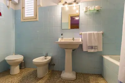 Un baño de Hostal Urgell