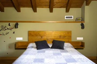 Cama o camas de una habitación en Hostal Rural Iratiko Urkixokoa