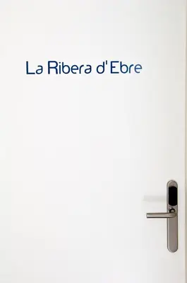 Certificado, premio, señal o documento que está expuesto en Hostal La Creu