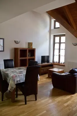 Una televisión o centro de entretenimiento en Cau d Aneu Duplex cerca de Bonaigua Baqueira y Aigüestortes