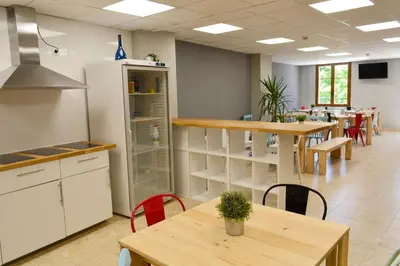 Una cocina o zona de cocina en Alda Estella Hostel