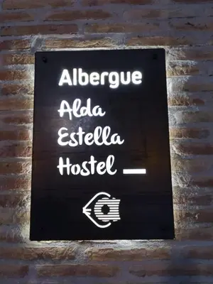Certificado, premio, señal o documento que está expuesto en Alda Estella Hostel
