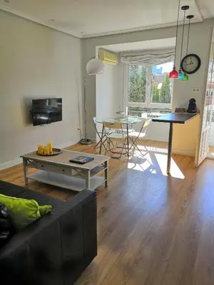 Una televisión o centro de entretenimiento en La Parada