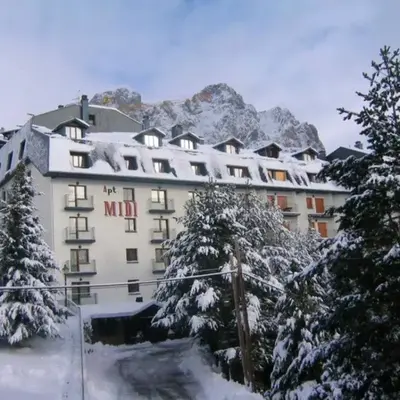 Apartamentos Midi 3000