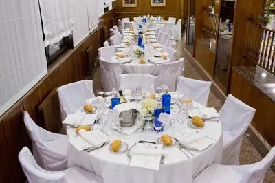 Un restaurante o sitio para comer en Hotel Marivella