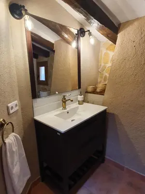 Un baño de Casa Marèlia, Costa Daurada Rural