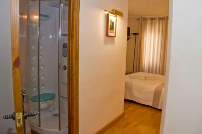 Un baño de Hostal Las Coronas