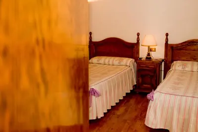 Cama o camas de una habitación en Hostal Las Coronas