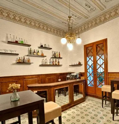 El salón o zona de bar de Hotel Casa Ceremines
