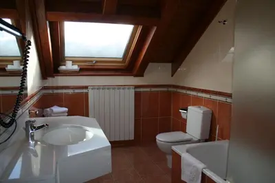 Un baño de Apartamentos Les Picardes
