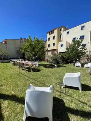 Jardín al aire libre en Ca L'Esquelleta casa rural by El Secret de la Conca