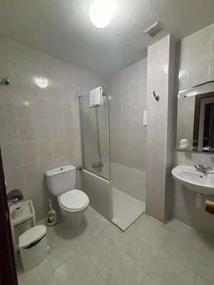 Un baño de Hostal Legaz