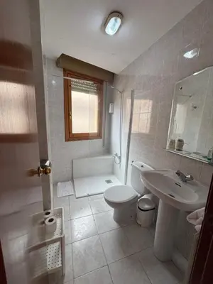 Un baño de Hostal Legaz