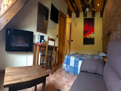 Una televisión o centro de entretenimiento en Hotel Sarao 3000