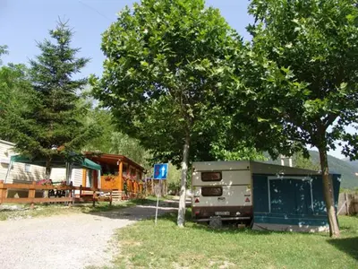 Jardín al aire libre en Camping Ribera del Ara