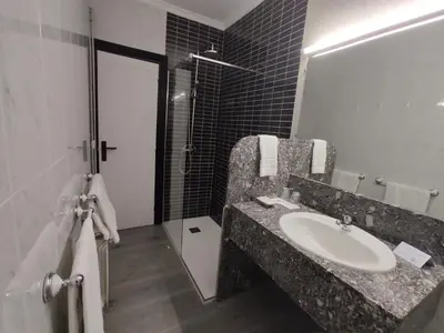Un baño de Hotel Querol