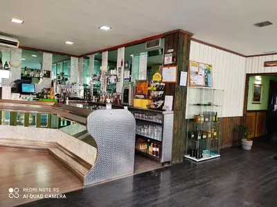 El salón o zona de bar de Hotel Querol