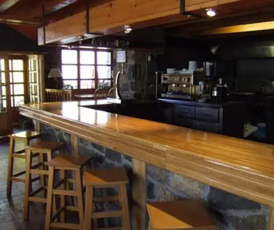 El salón o zona de bar de Hotel Eriste
