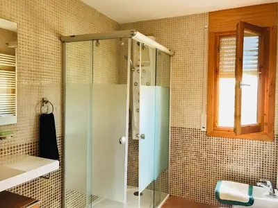 Un baño de Puerta de Sobrarbe - Torreciudad
