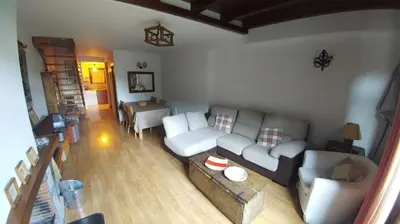 Zona de estar de Casa La Pica Duplex de 90m2 con salida a jardín