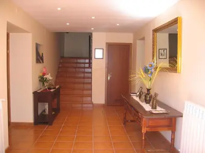 Una televisión o centro de entretenimiento en Casa rural Ornat Etxea
