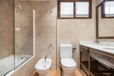 Un baño de SNÖ Villa de Sallent 3