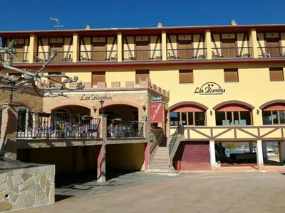 Edificio en el que se encuentra el hostal o pensión